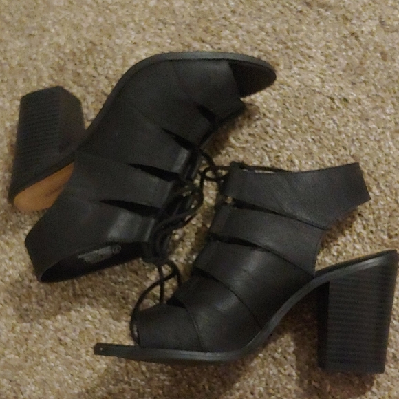 Lace up heels - Picture 2 of 6